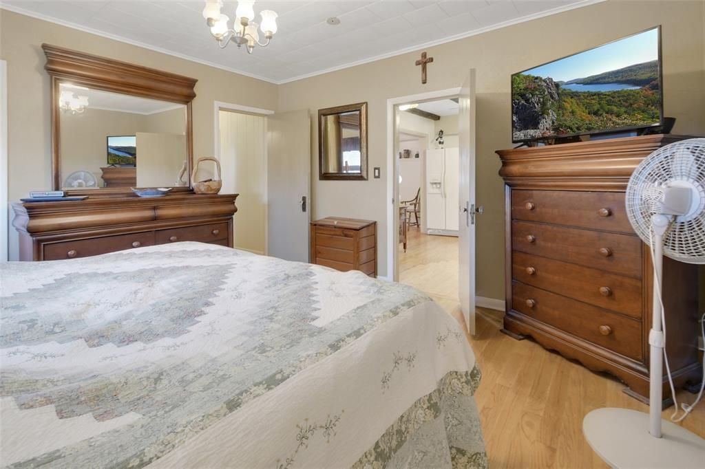 For Sale: $899,000 (2 beds, 1 baths, 1745 Square Feet)