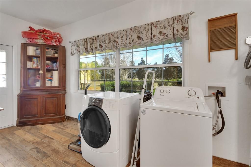 For Sale: $899,000 (2 beds, 1 baths, 1745 Square Feet)
