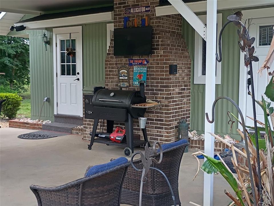 For Sale: $899,000 (2 beds, 1 baths, 1745 Square Feet)