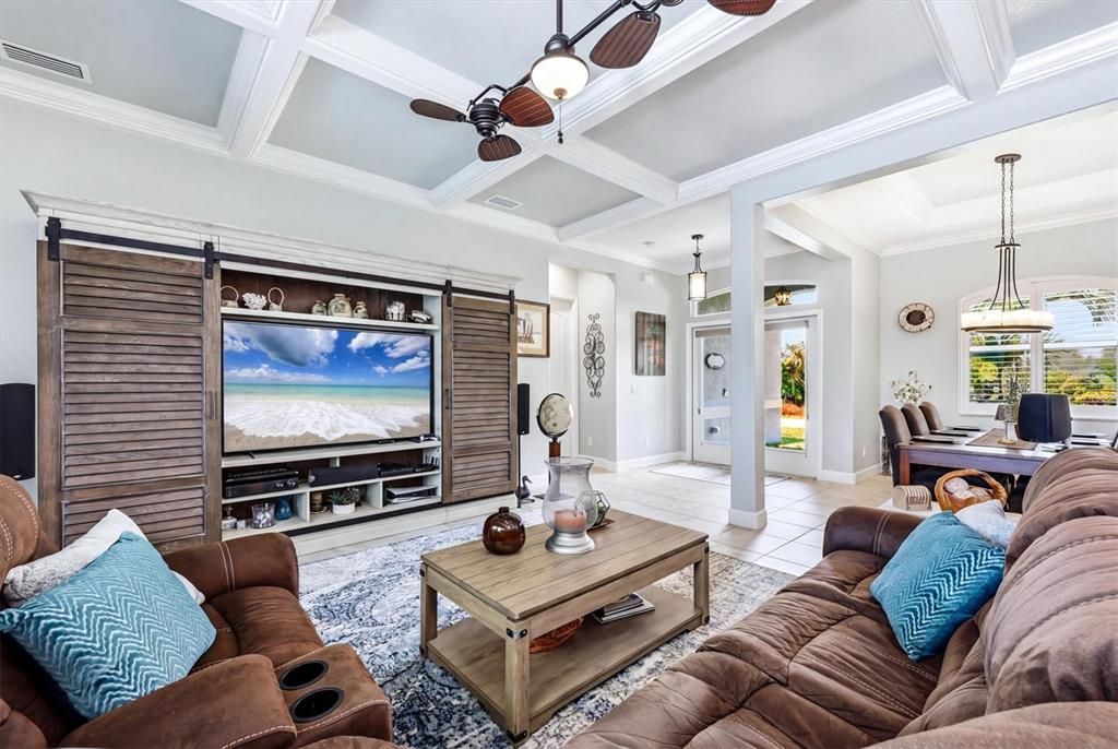 Activo con contrato: $675,000 (3 camas, 2 baños, 2036 Pies cuadrados)