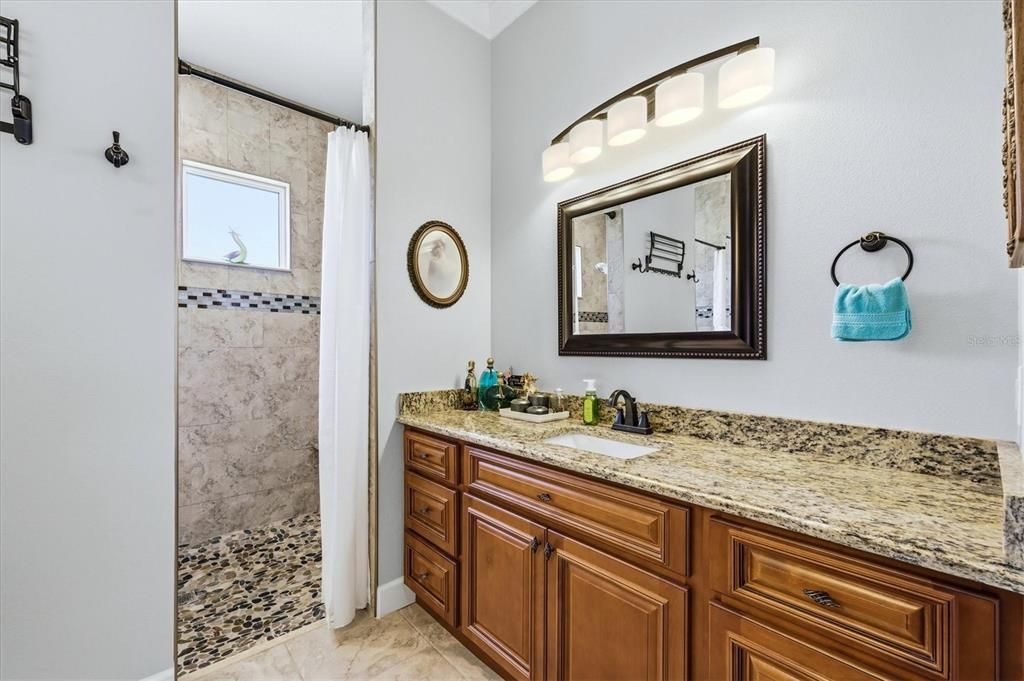 Activo con contrato: $675,000 (3 camas, 2 baños, 2036 Pies cuadrados)