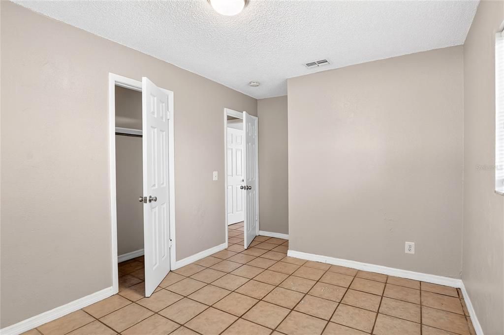 For Sale: $187,000 (3 beds, 1 baths, 936 Square Feet)