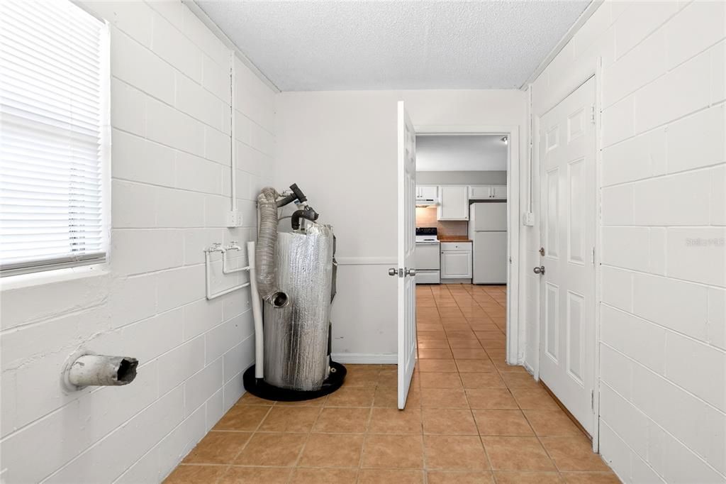 For Sale: $187,000 (3 beds, 1 baths, 936 Square Feet)
