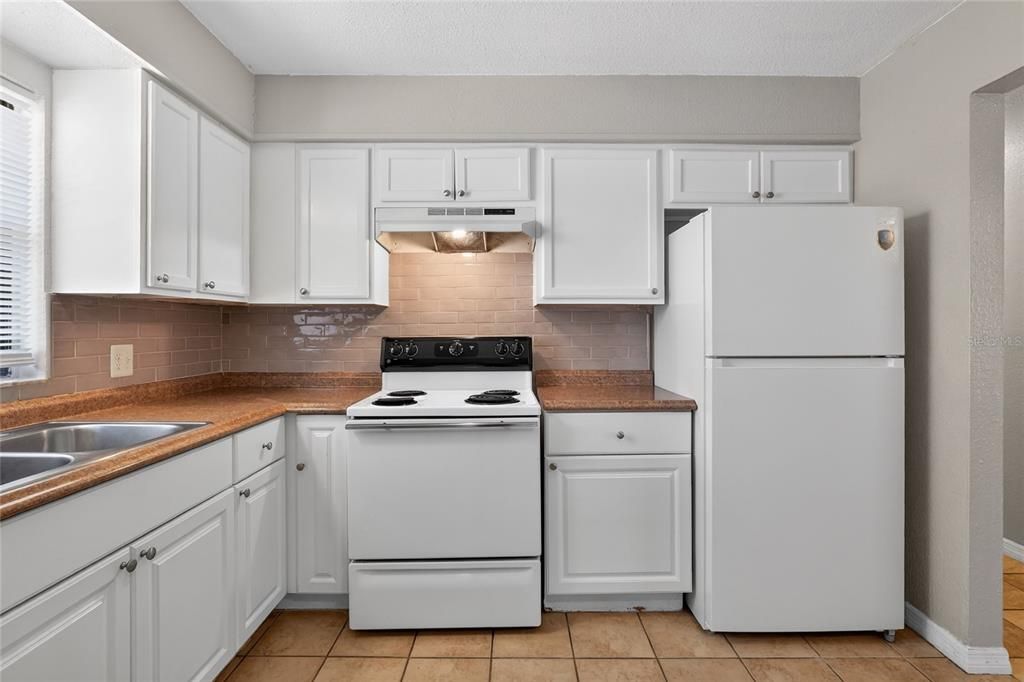 For Sale: $187,000 (3 beds, 1 baths, 936 Square Feet)
