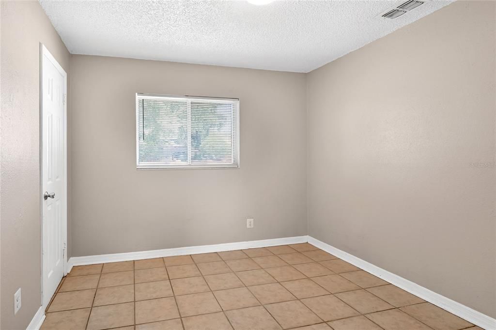 For Sale: $187,000 (3 beds, 1 baths, 936 Square Feet)