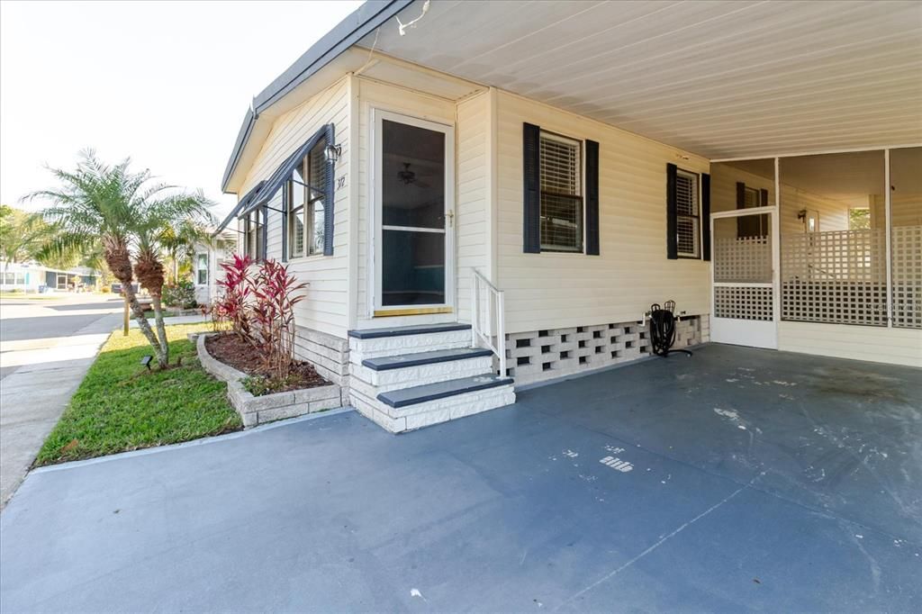 For Sale: $150,000 (2 beds, 2 baths, 1048 Square Feet)