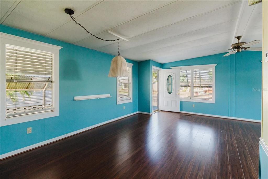 For Sale: $150,000 (2 beds, 2 baths, 1048 Square Feet)