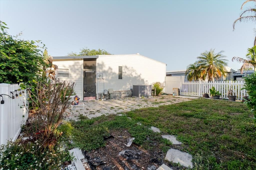 For Sale: $150,000 (2 beds, 2 baths, 1048 Square Feet)