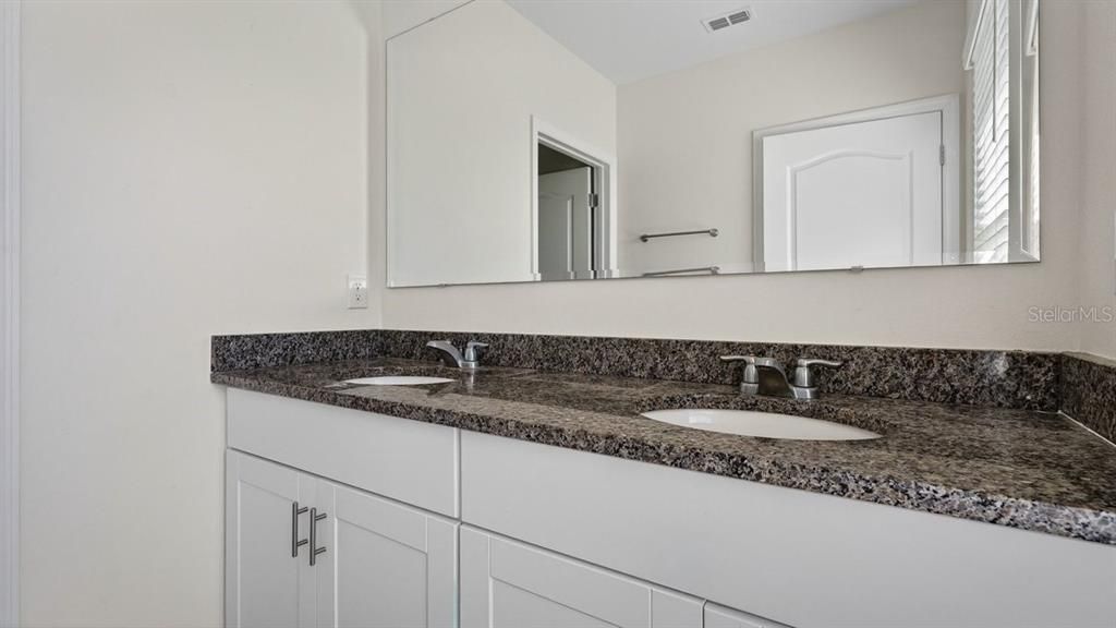 En Venta: $255,000 (2 camas, 2 baños, 1624 Pies cuadrados)