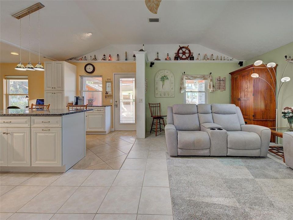 Activo con contrato: $499,900 (3 camas, 2 baños, 1559 Pies cuadrados)