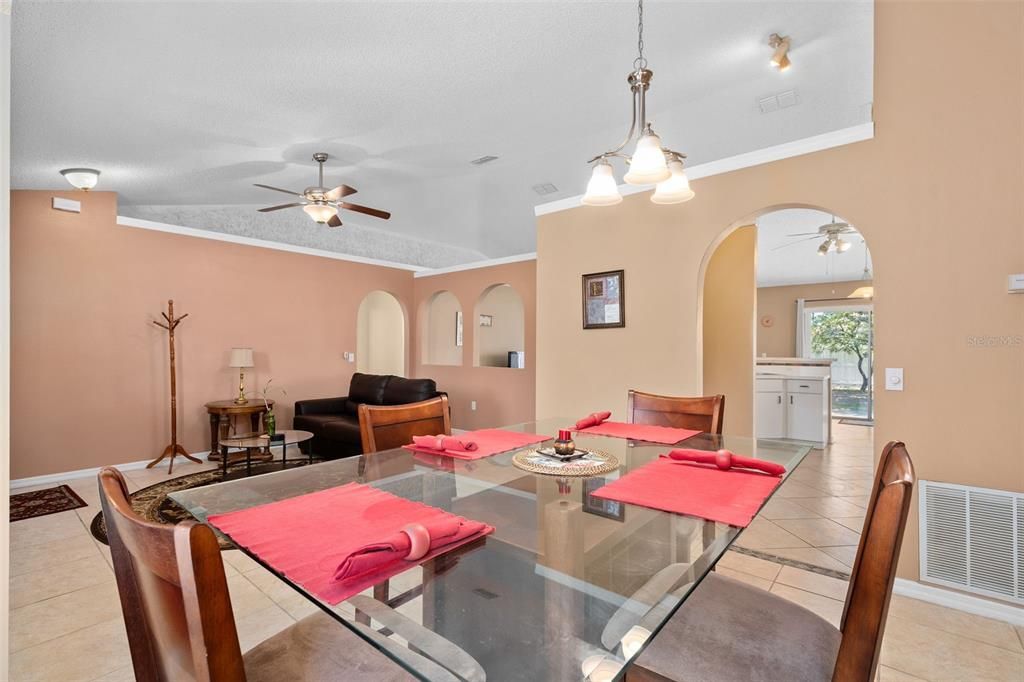 Active With Contract: $250,000 (3 beds, 2 baths, 1536 Square Feet)