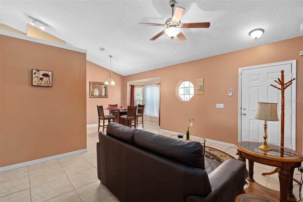 Active With Contract: $250,000 (3 beds, 2 baths, 1536 Square Feet)