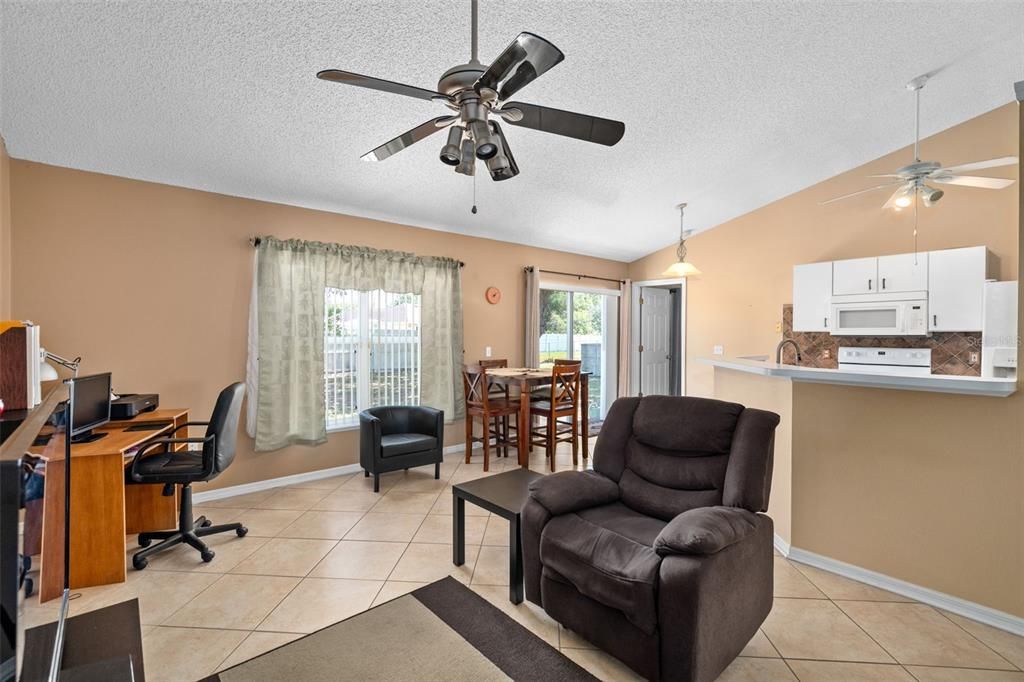 Active With Contract: $250,000 (3 beds, 2 baths, 1536 Square Feet)