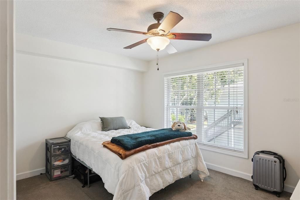 For Sale: $130,000 (1 beds, 1 baths, 636 Square Feet)