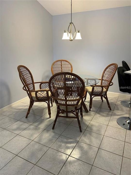 For Rent: $2,000 (2 beds, 2 baths, 888 Square Feet)