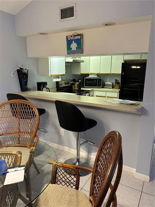 For Rent: $2,000 (2 beds, 2 baths, 888 Square Feet)