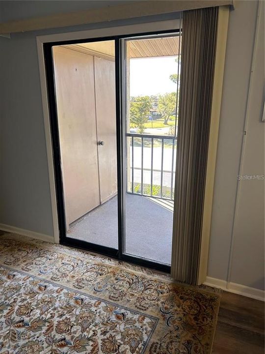For Rent: $2,000 (2 beds, 2 baths, 888 Square Feet)