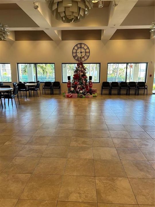 For Rent: $2,000 (2 beds, 2 baths, 888 Square Feet)