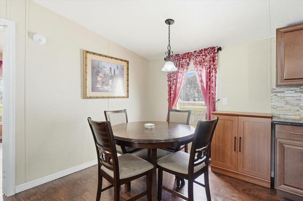 Activo con contrato: $179,000 (3 camas, 3 baños, 1188 Pies cuadrados)