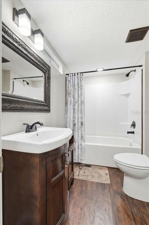 Activo con contrato: $179,000 (3 camas, 3 baños, 1188 Pies cuadrados)