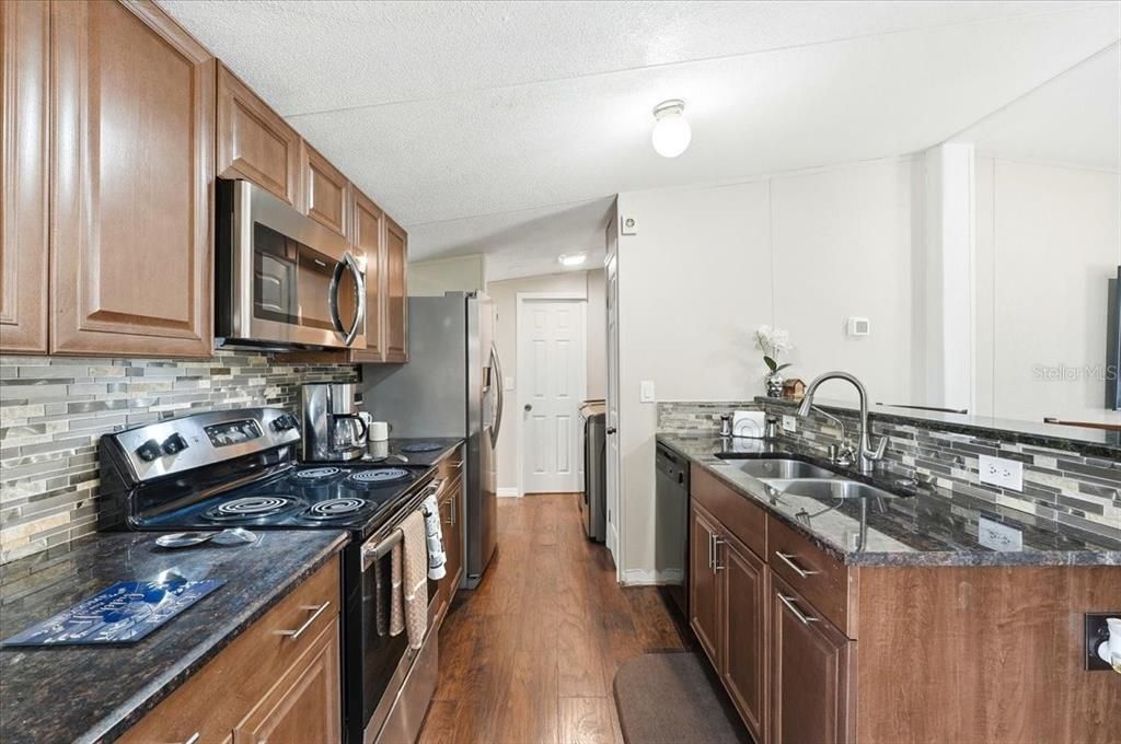 Activo con contrato: $179,000 (3 camas, 3 baños, 1188 Pies cuadrados)
