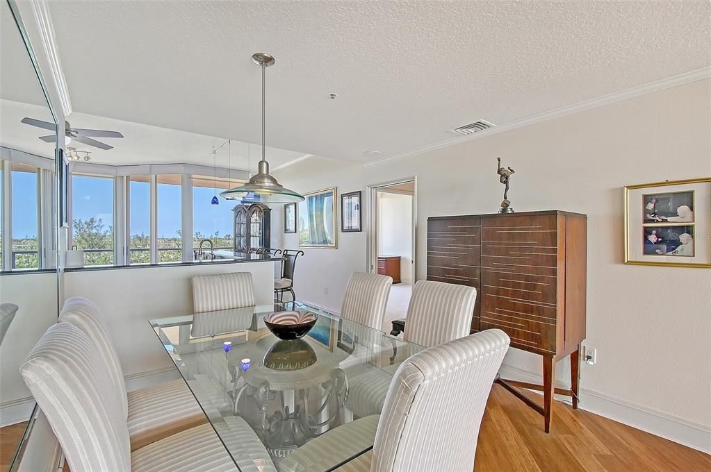 Active With Contract: $799,000 (2 beds, 2 baths, 1329 Square Feet)