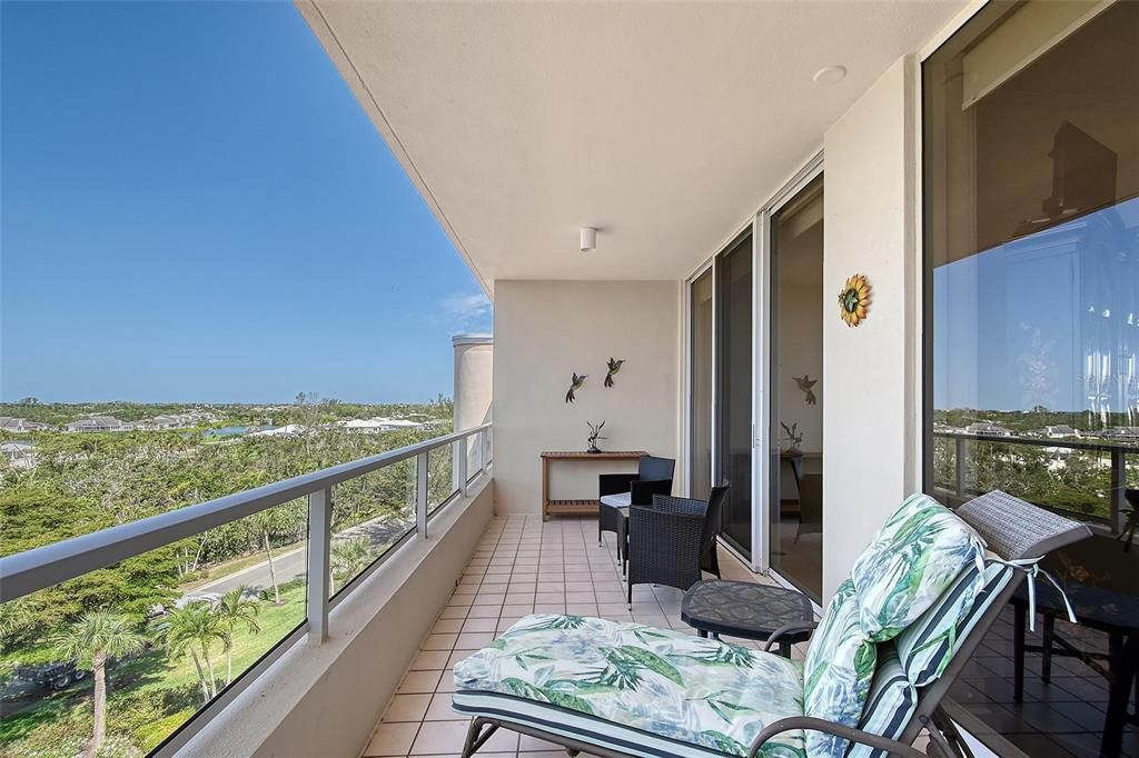 Active With Contract: $799,000 (2 beds, 2 baths, 1329 Square Feet)