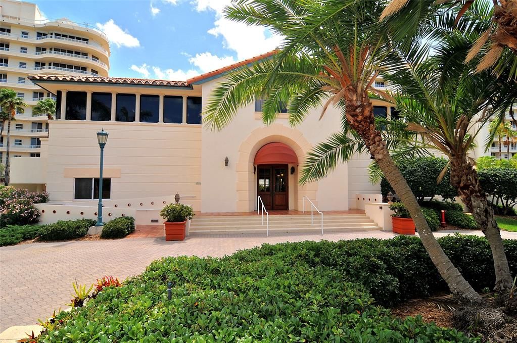 Active With Contract: $799,000 (2 beds, 2 baths, 1329 Square Feet)