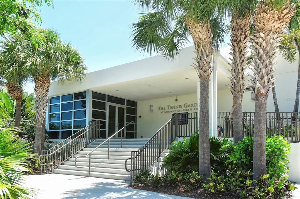 Active With Contract: $799,000 (2 beds, 2 baths, 1329 Square Feet)