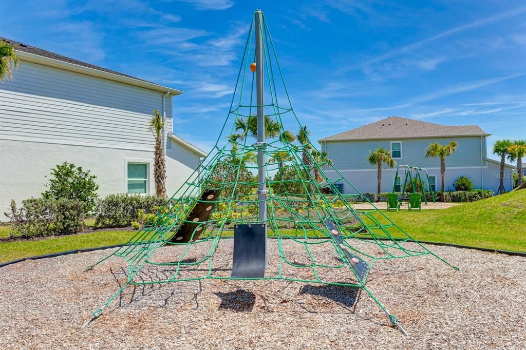 For Rent: $2,400 (3 beds, 2 baths, 1822 Square Feet)