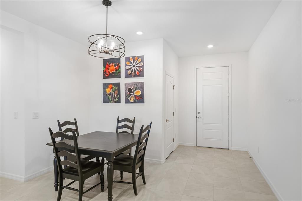For Rent: $2,400 (3 beds, 2 baths, 1822 Square Feet)
