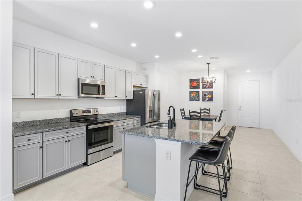 For Rent: $2,400 (3 beds, 2 baths, 1822 Square Feet)