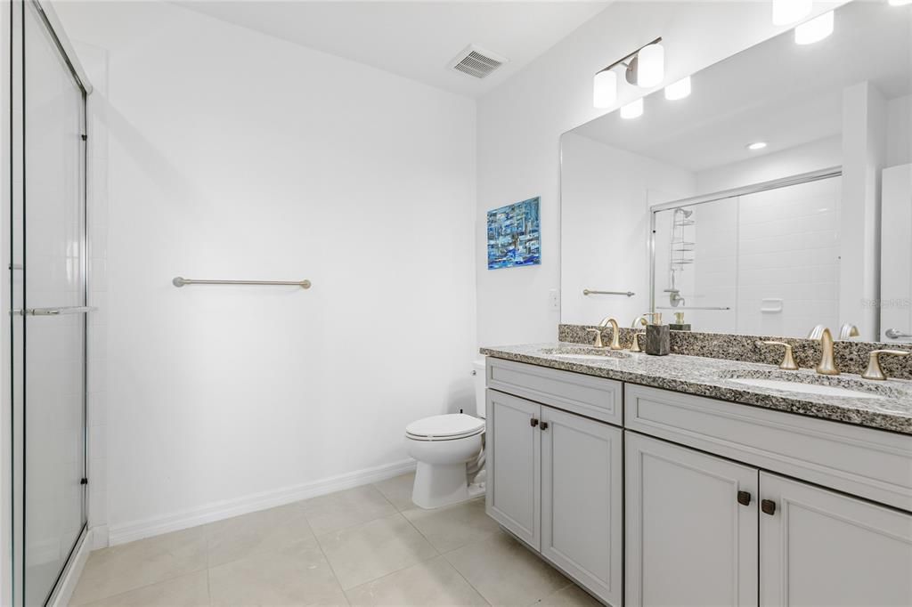 For Rent: $2,400 (3 beds, 2 baths, 1822 Square Feet)