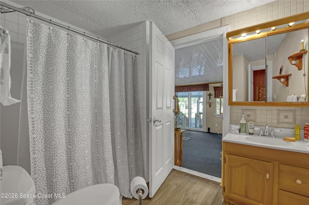 На продажу: $259,999 (2 спален, 2 ванн, 672 Квадратных фут)