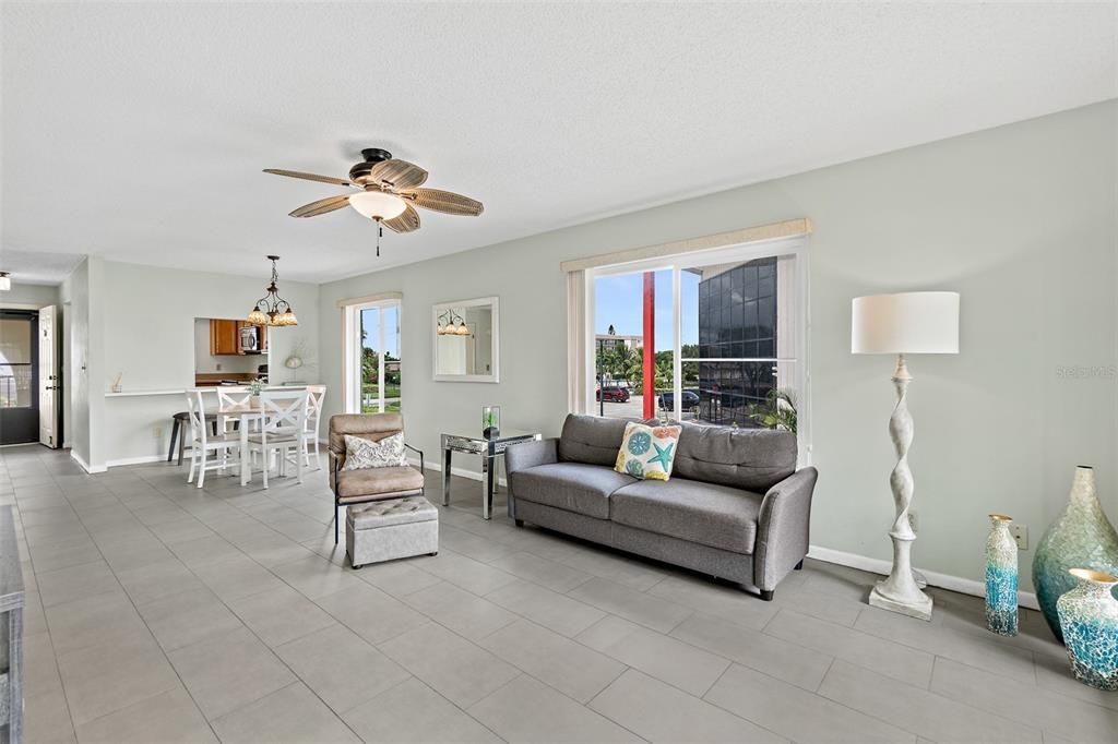 For Sale: $219,000 (2 beds, 2 baths, 1030 Square Feet)