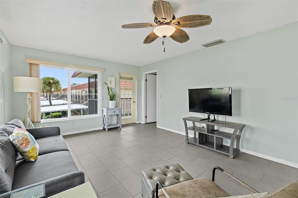 For Sale: $219,000 (2 beds, 2 baths, 1030 Square Feet)