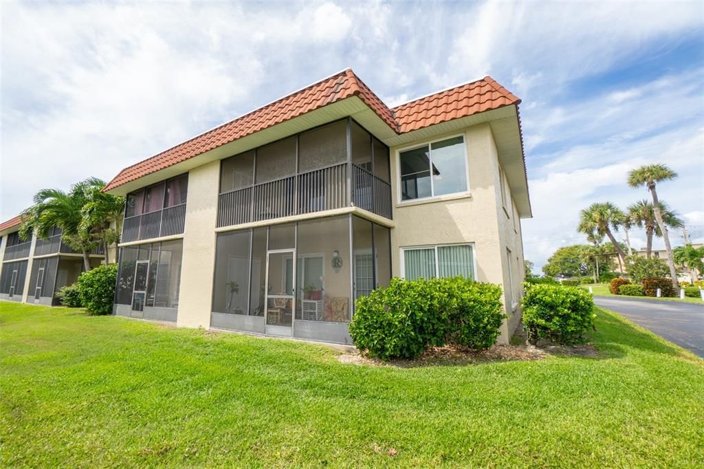 For Sale: $219,000 (2 beds, 2 baths, 1030 Square Feet)