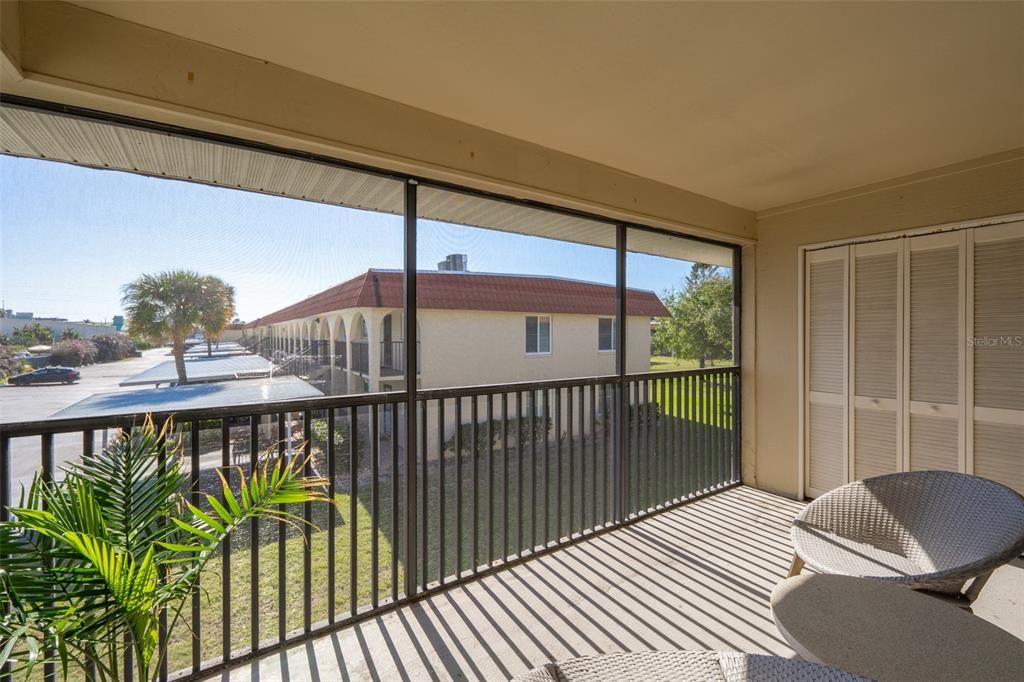 For Sale: $219,000 (2 beds, 2 baths, 1030 Square Feet)