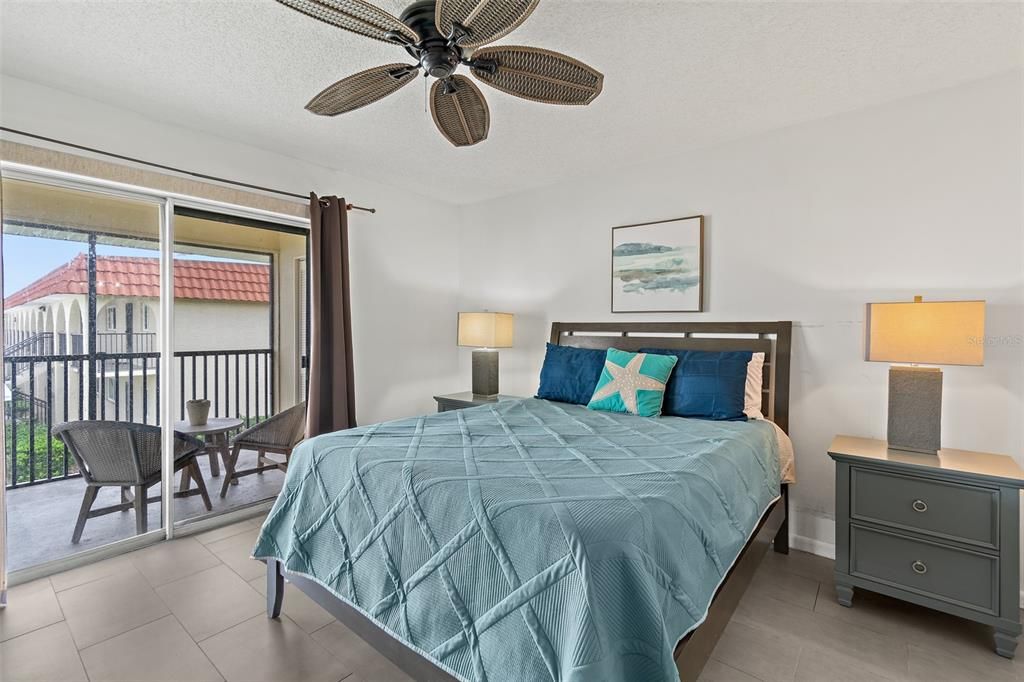 For Sale: $219,000 (2 beds, 2 baths, 1030 Square Feet)