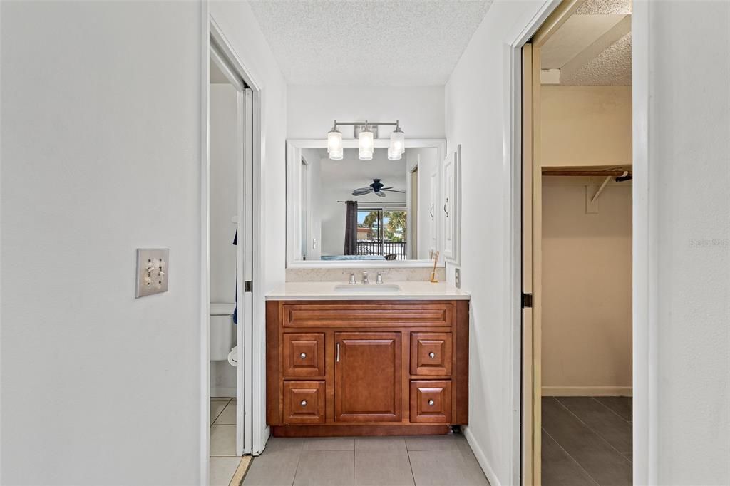 For Sale: $219,000 (2 beds, 2 baths, 1030 Square Feet)