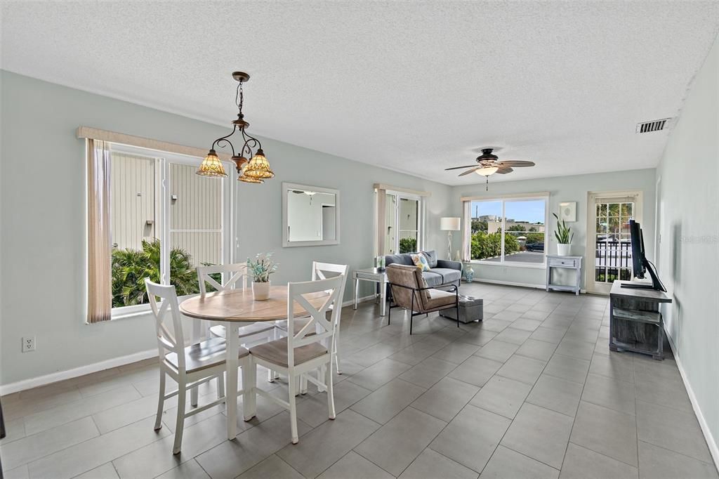 For Sale: $219,000 (2 beds, 2 baths, 1030 Square Feet)