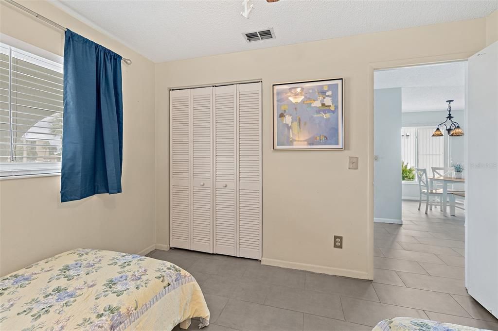 For Sale: $219,000 (2 beds, 2 baths, 1030 Square Feet)