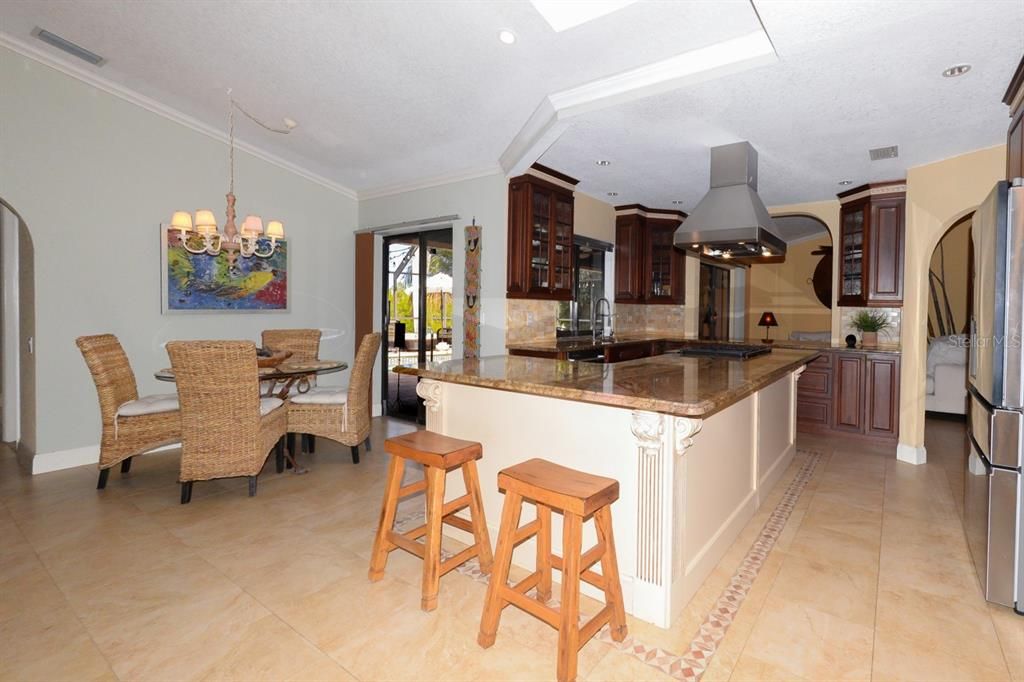 Activo con contrato: $764,000 (3 camas, 2 baños, 2235 Pies cuadrados)