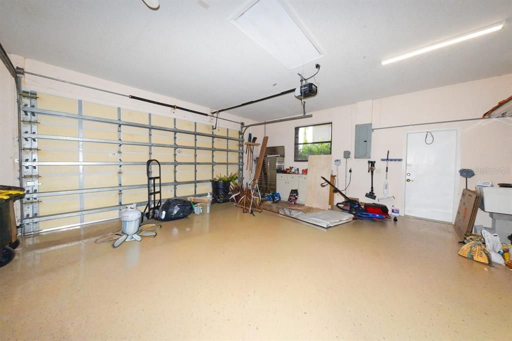 Activo con contrato: $764,000 (3 camas, 2 baños, 2235 Pies cuadrados)
