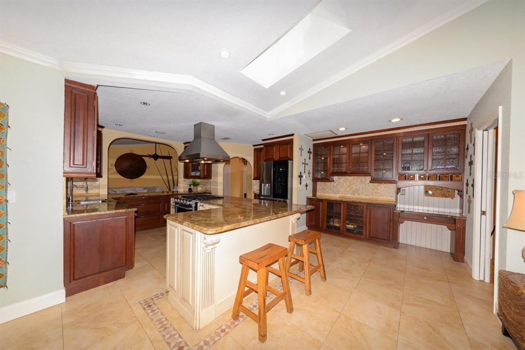 Activo con contrato: $764,000 (3 camas, 2 baños, 2235 Pies cuadrados)