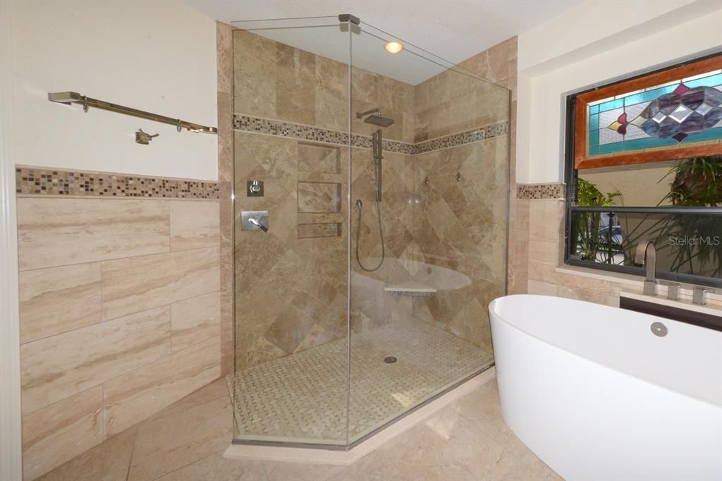 Activo con contrato: $764,000 (3 camas, 2 baños, 2235 Pies cuadrados)