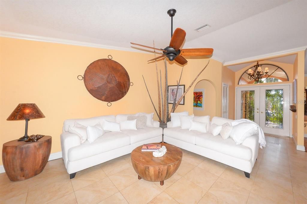 Activo con contrato: $764,000 (3 camas, 2 baños, 2235 Pies cuadrados)