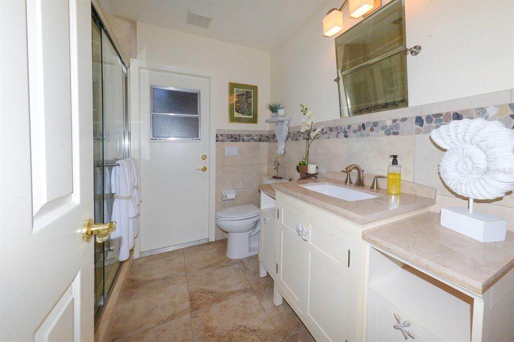 Activo con contrato: $764,000 (3 camas, 2 baños, 2235 Pies cuadrados)