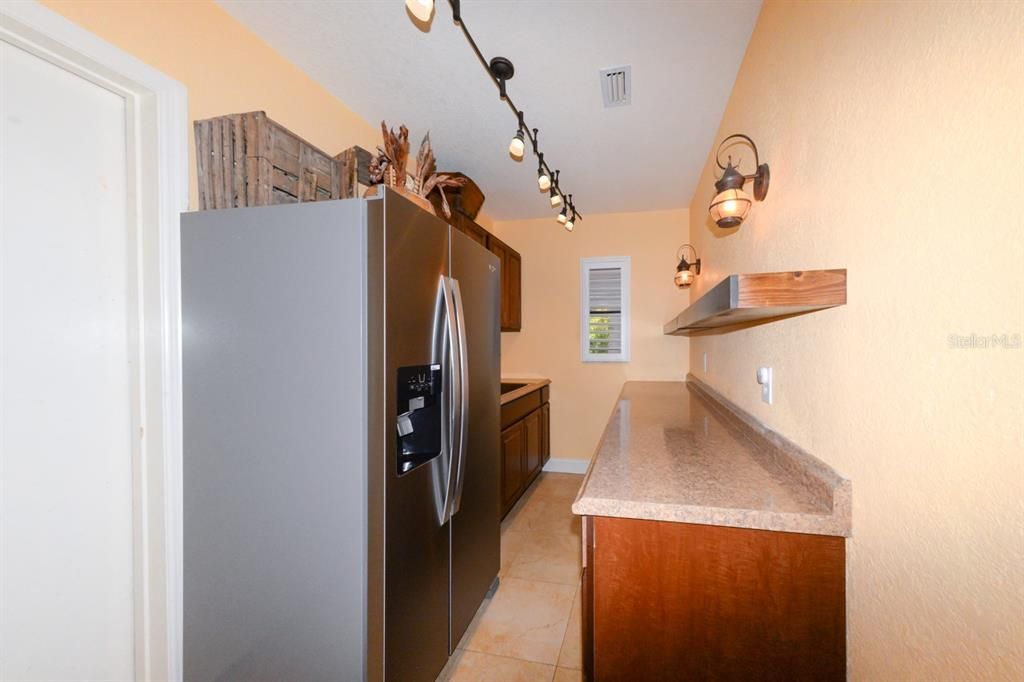 Activo con contrato: $764,000 (3 camas, 2 baños, 2235 Pies cuadrados)