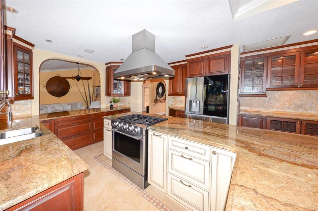 Activo con contrato: $764,000 (3 camas, 2 baños, 2235 Pies cuadrados)